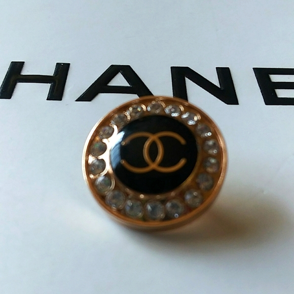 One Authentic CHANEL Button - Picture 2 of 7